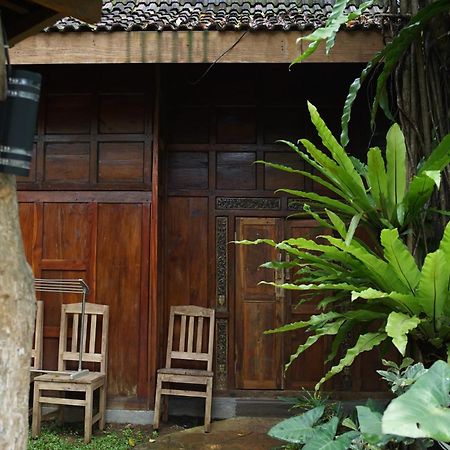 Tirta Arsanta Hot Springs & Villa Bogor Exterior foto