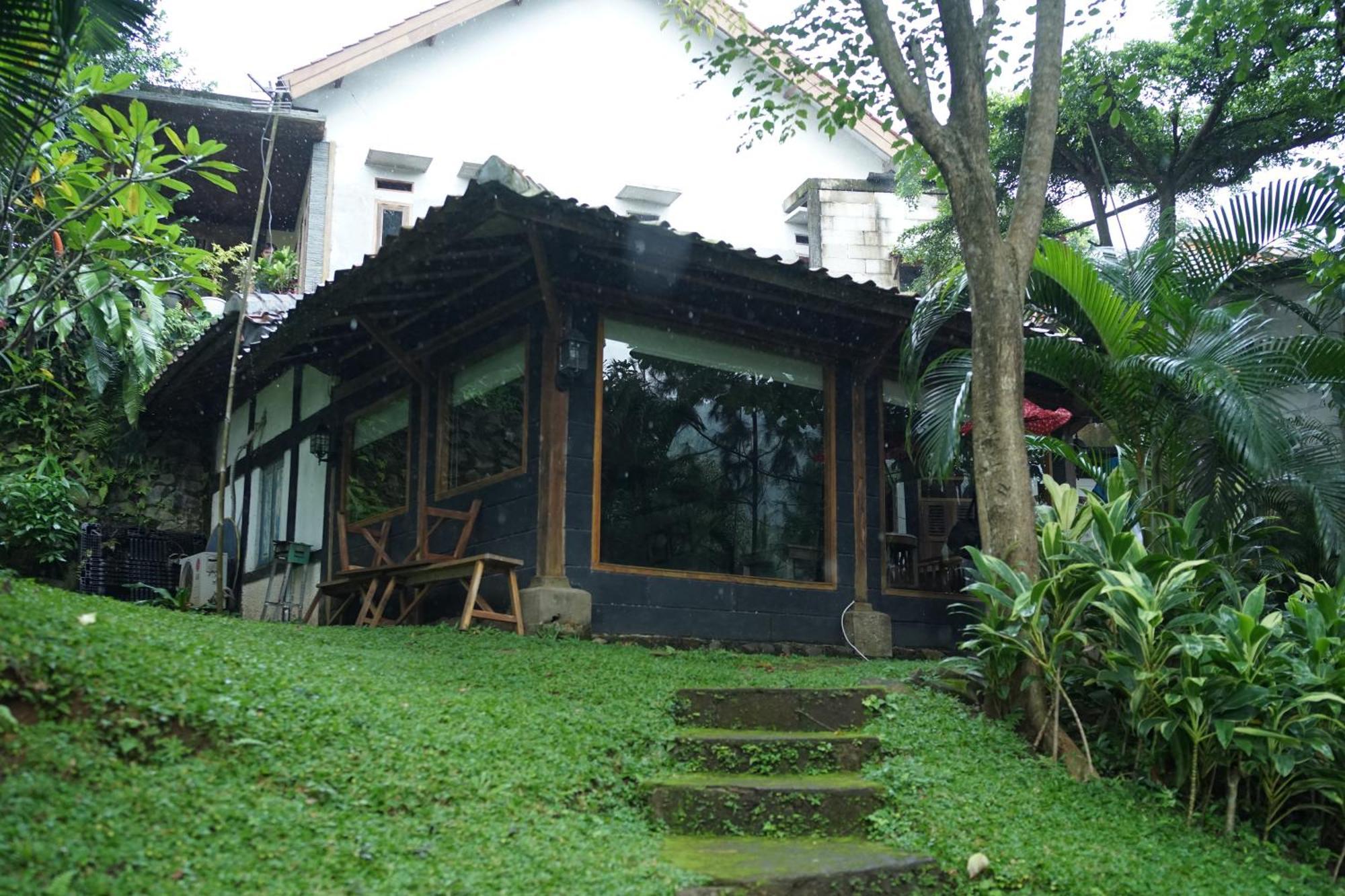 Tirta Arsanta Hot Springs & Villa Bogor Exterior foto