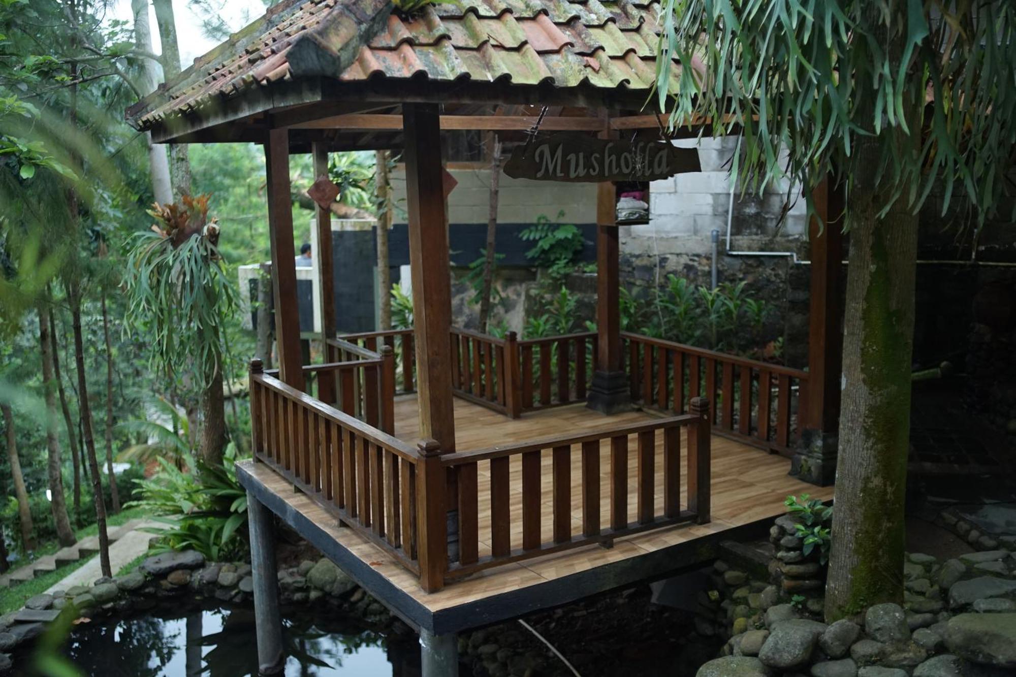 Tirta Arsanta Hot Springs & Villa Bogor Exterior foto