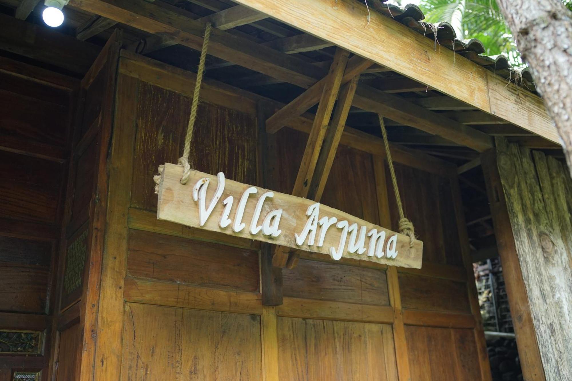 Tirta Arsanta Hot Springs & Villa Bogor Exterior foto